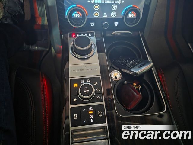 LAND ROVER Range Rover 4세대 4.4 SDV8 Vogue SE 디젤 2015 - photo 18 - Import Corée du Sud | International Cars
