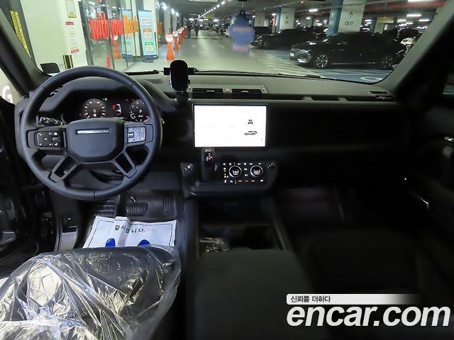 LAND ROVER Defender (L663) 130 P400 아웃바운드 2025 - photo 10 - Import Corée du Sud | International Cars