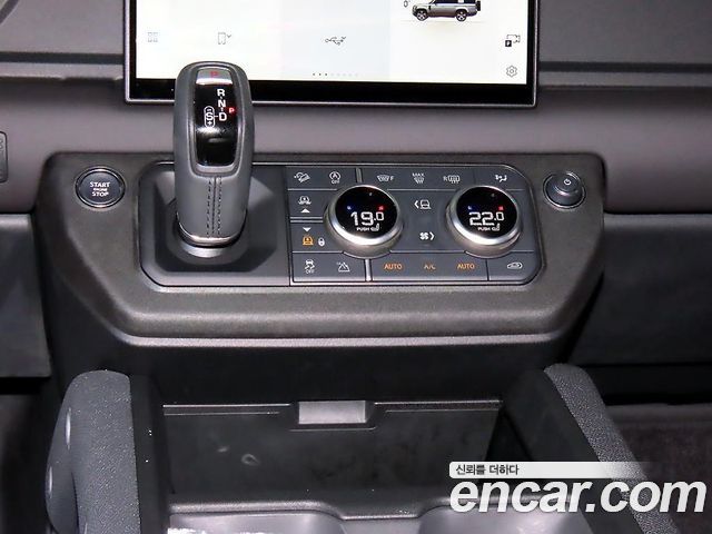 LAND ROVER Defender (L663) 130 P400 아웃바운드 2025 - photo 12 - Import Corée du Sud | International Cars
