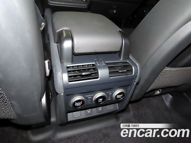 LAND ROVER Defender (L663) 130 P400 아웃바운드 2025 - photo 14 - Import Corée du Sud | International Cars
