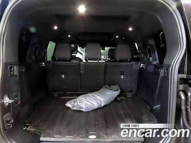 LAND ROVER Defender (L663) 130 P400 아웃바운드 2025 - photo 18 - Import Corée du Sud | International Cars