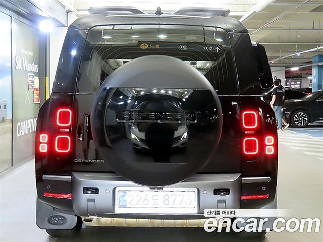 LAND ROVER Defender (L663) 130 P400 아웃바운드 2025 - photo 5 - Import Corée du Sud | International Cars