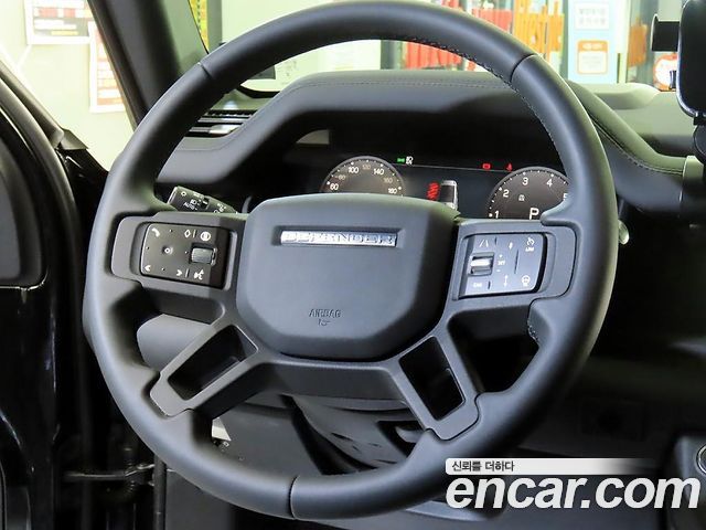 LAND ROVER Defender (L663) 130 P400 아웃바운드 2025 - photo 8 - Import Corée du Sud | International Cars