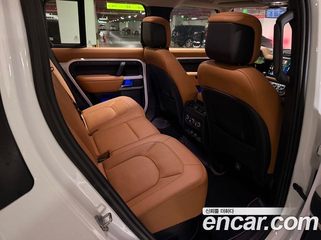 LAND ROVER Defender (L663) 110 D300 HSE 2023 - photo 8 - Import Corée du Sud | International Cars