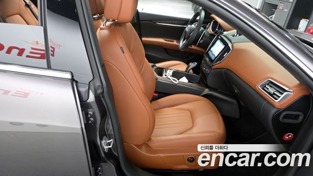 MASERATI Ghibli 3.0 2021 - photo 12 - Import Corée du Sud | International Cars