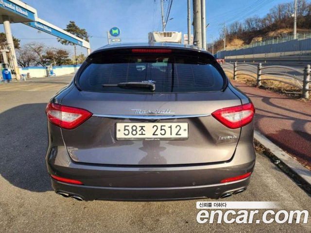 MASERATI Levante 3.0 디젤 AWD 2017 - photo 4 - Import Corée du Sud | International Cars