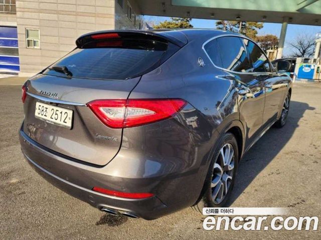 MASERATI Levante 3.0 디젤 AWD 2017 - photo 5 - Import Corée du Sud | International Cars