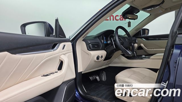 MASERATI Levante 3.0 디젤 AWD 그란Sport 2019 - photo 12 - Import Corée du Sud | International Cars