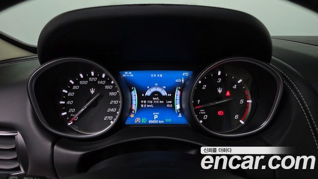 MASERATI Levante 3.0 디젤 AWD 그란Sport 2019 - photo 8 - Import Corée du Sud | International Cars