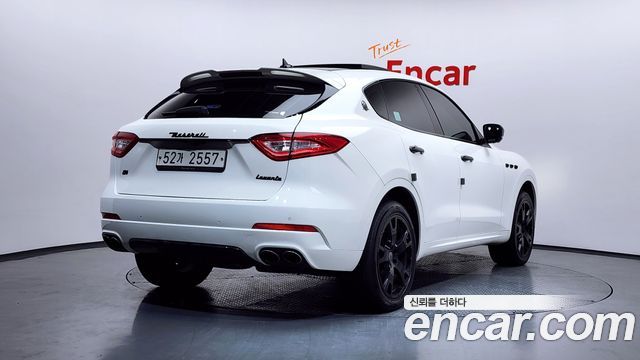 MASERATI Levante 3.0 AWD 그란Sport 2018 - photo 2 - Import Corée du Sud | International Cars
