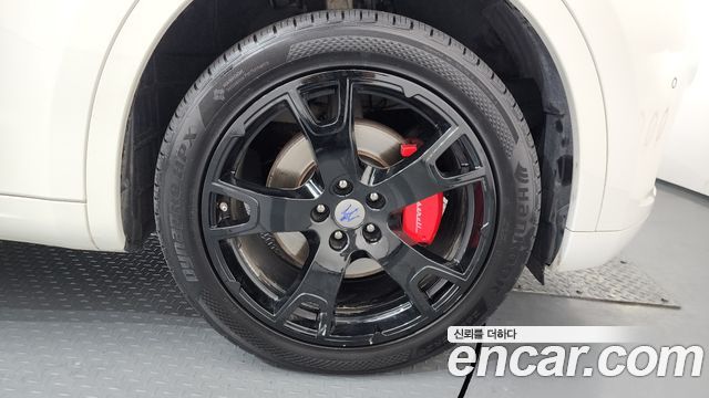 MASERATI Levante 3.0 AWD 그란Sport 2018 - photo 5 - Import Corée du Sud | International Cars