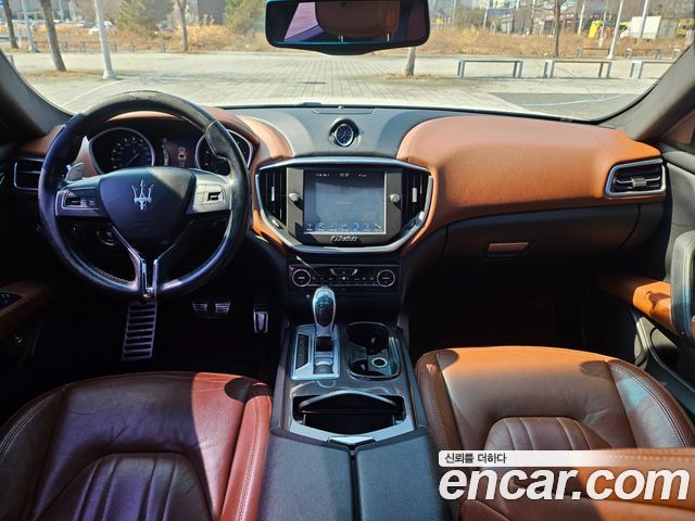 MASERATI Ghibli 3.0 2014 - photo 14 - Import Corée du Sud | International Cars