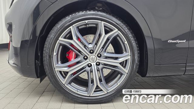 MASERATI Levante 3.0 AWD 그란Sport 2020 - photo 5 - Import Corée du Sud | International Cars