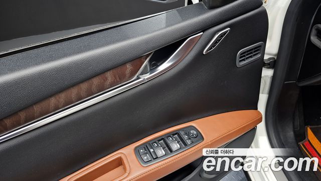 MASERATI Ghibli 3.0 2018 - photo 20 - Import Corée du Sud | International Cars