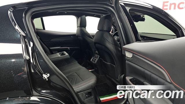 MASERATI 그레칼레 3.0 AWD Trofeo 2023 - photo 16 - Import Corée du Sud | International Cars