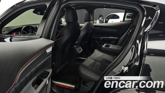 MASERATI 그레칼레 3.0 AWD Trofeo 2023 - photo 18 - Import Corée du Sud | International Cars