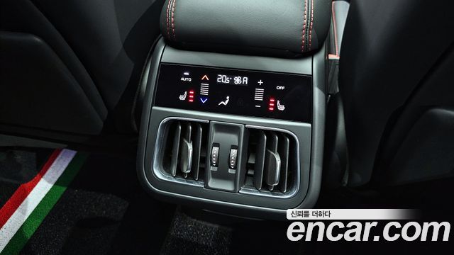 MASERATI 그레칼레 3.0 AWD Trofeo 2023 - photo 30 - Import Corée du Sud | International Cars