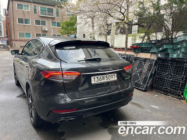 MASERATI Levante 3.0 디젤 AWD Sport 2017 - photo 12 - Import Corée du Sud | International Cars
