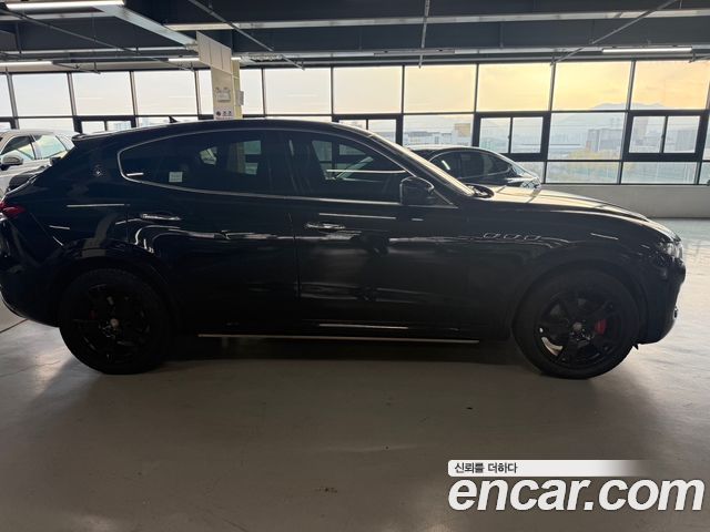 MASERATI Levante 3.0 디젤 AWD Sport 2017 - photo 2 - Import Corée du Sud | International Cars