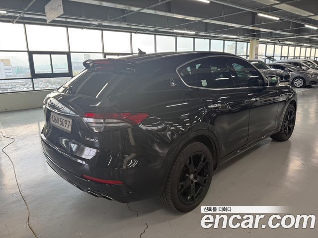MASERATI Levante 3.0 디젤 AWD Sport 2017 - photo 4 - Import Corée du Sud | International Cars