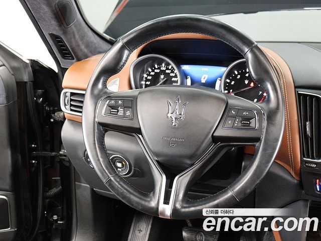 MASERATI Levante 3.0 AWD 그란루쏘 2020 - photo 15 - Import Corée du Sud | International Cars