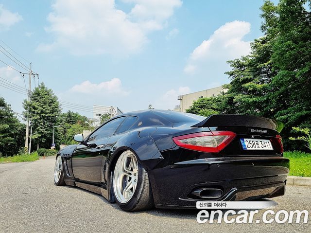 MASERATI Gran Turismo S 4.7 2009 - photo 8 - Import Corée du Sud | International Cars