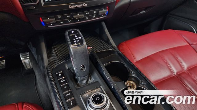 MASERATI Levante 3.0 AWD 그란Sport 2020 - photo 12 - Import Corée du Sud | International Cars