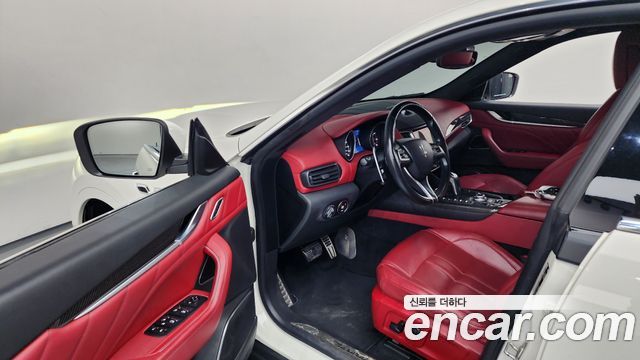 MASERATI Levante 3.0 AWD 그란Sport 2020 - photo 13 - Import Corée du Sud | International Cars