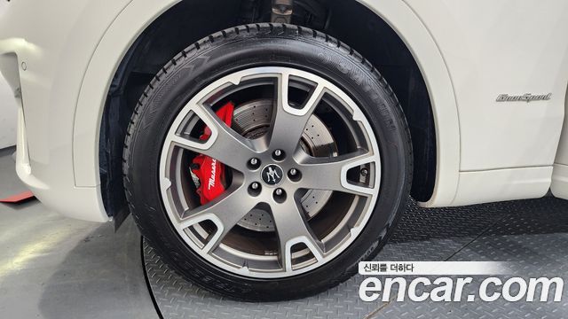 MASERATI Levante 3.0 AWD 그란Sport 2020 - photo 5 - Import Corée du Sud | International Cars