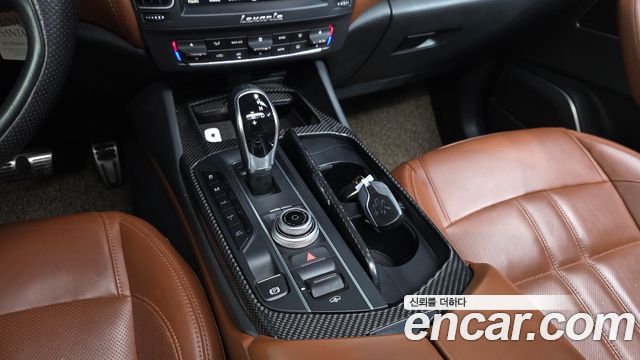 MASERATI Levante 3.0 S AWD 그란Sport 2017 - photo 12 - Import Corée du Sud | International Cars