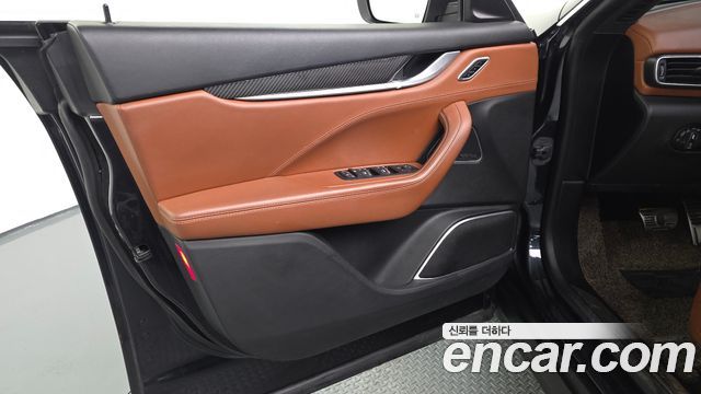 MASERATI Levante 3.0 S AWD 그란Sport 2017 - photo 14 - Import Corée du Sud | International Cars
