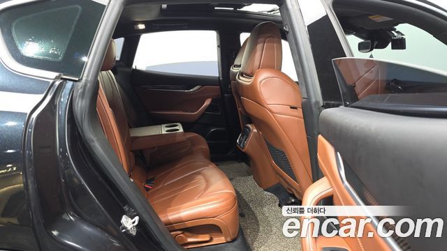 MASERATI Levante 3.0 S AWD 그란Sport 2017 - photo 18 - Import Corée du Sud | International Cars