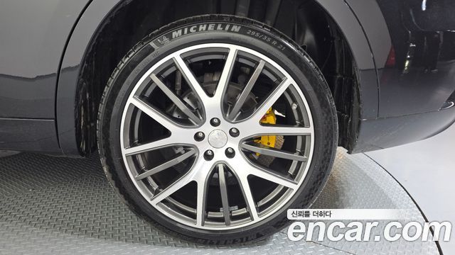 MASERATI Levante 3.0 S AWD 그란Sport 2017 - photo 7 - Import Corée du Sud | International Cars