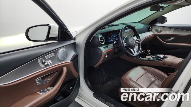 MERCEDES AMG E-Classe W213 E300 AMG Line 2019 - photo 10 - Import Corée du Sud | International Cars