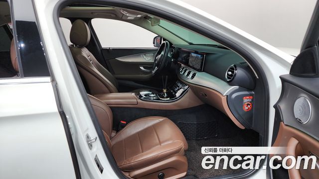 MERCEDES AMG E-Classe W213 E300 AMG Line 2019 - photo 11 - Import Corée du Sud | International Cars