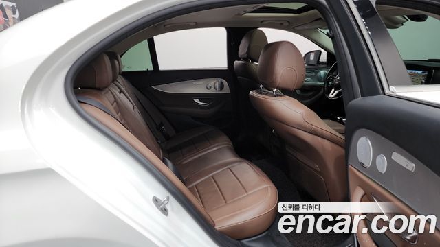 MERCEDES AMG E-Classe W213 E300 AMG Line 2019 - photo 12 - Import Corée du Sud | International Cars
