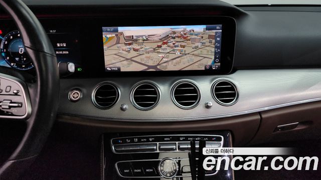 MERCEDES AMG E-Classe W213 E300 AMG Line 2019 - photo 14 - Import Corée du Sud | International Cars