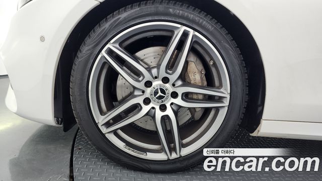 MERCEDES AMG E-Classe W213 E300 AMG Line 2019 - photo 5 - Import Corée du Sud | International Cars