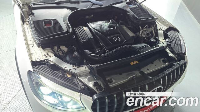 MERCEDES AMG GLC-Classe X253 GLC300 4MATIC AMG Line Coupé 2019 - photo 6 - Import Corée du Sud | International Cars