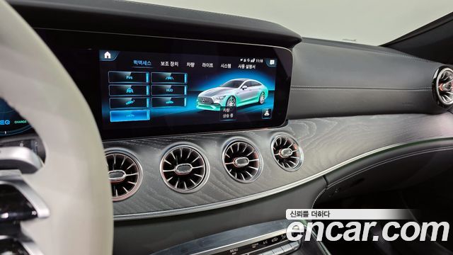 MERCEDES AMG AMG GT 4도어 43 4MATIC+ Dynamic 레드 블로썸 2023 - photo 15 - Import Corée du Sud | International Cars