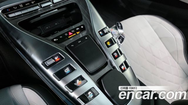 MERCEDES AMG AMG GT 4도어 43 4MATIC+ Dynamic 레드 블로썸 2023 - photo 31 - Import Corée du Sud | International Cars