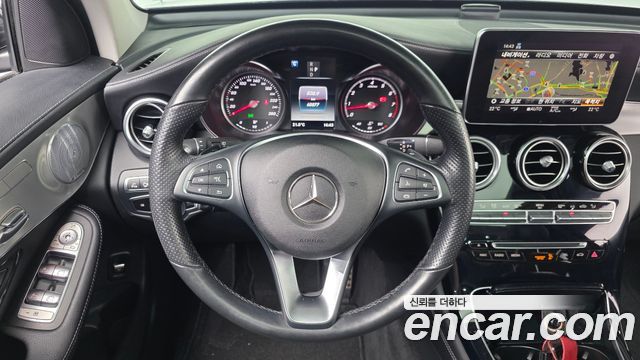 MERCEDES AMG GLC-Classe X253 GLC300 4MATIC AMG Line 2019 - photo 13 - Import Corée du Sud | International Cars