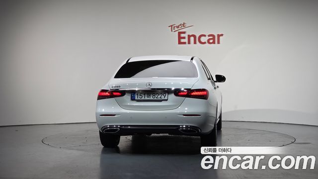 MERCEDES E-Classe W213 E250 Exclusive 2022 - photo 3 - Import Corée du Sud | International Cars