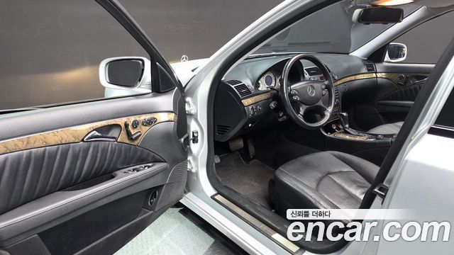 MERCEDES E-Classe W211 E350 2007 - photo 11 - Import Corée du Sud | International Cars