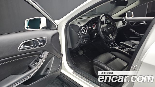 MERCEDES GLA-Classe X156 GLA220 Premium 2018 - photo 11 - Import Corée du Sud | International Cars