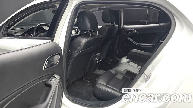 MERCEDES GLA-Classe X156 GLA220 Premium 2018 - photo 12 - Import Corée du Sud | International Cars
