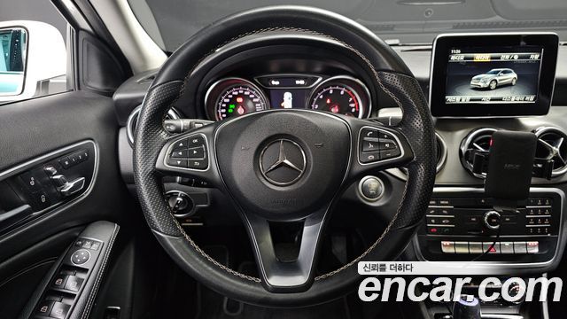 MERCEDES GLA-Classe X156 GLA220 Premium 2018 - photo 13 - Import Corée du Sud | International Cars