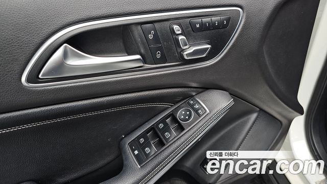 MERCEDES GLA-Classe X156 GLA220 Premium 2018 - photo 17 - Import Corée du Sud | International Cars
