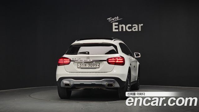 MERCEDES GLA-Classe X156 GLA220 Premium 2018 - photo 4 - Import Corée du Sud | International Cars
