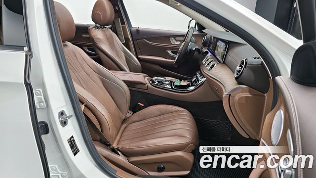 MERCEDES E-Classe W213 E300 4MATIC Exclusive 2020 - photo 10 - Import Corée du Sud | International Cars